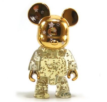 2.5 Qee Gold Shining Star Bear figure by Raymond Choy, produced by Toy2R. Front view.