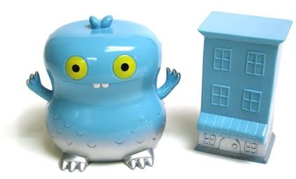 Blue Kaiju Babo with Cookie Shop figure by David Horvath, produced by Intheyellow. Front view.