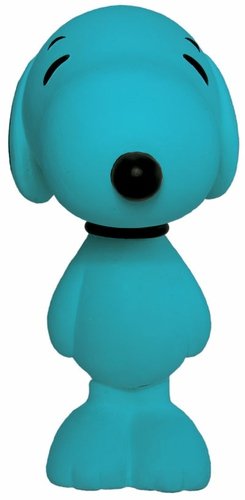 Snoopy - Blue figure by Charles M. Schulz, produced by Dark Horse. Front view.