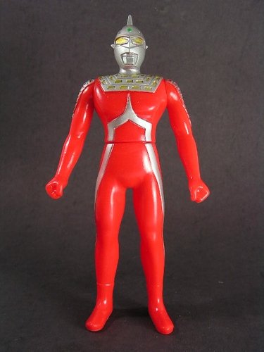 Ultra Seven figure, produced by Bandai. Front view.