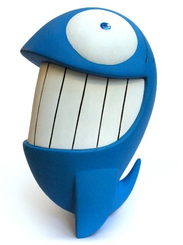 Happy Fish figure by Pez, produced by Nukod. Front view.
