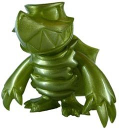 Skuttle - Green Pearl figure by Touma, produced by Toumart. Front view.