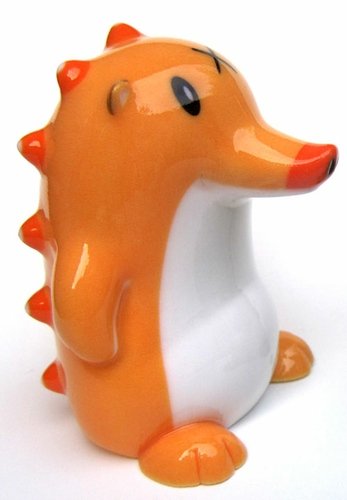 Heathrow the Hedgehog - Orange  figure by Frank Kozik, produced by Maqet. Front view.