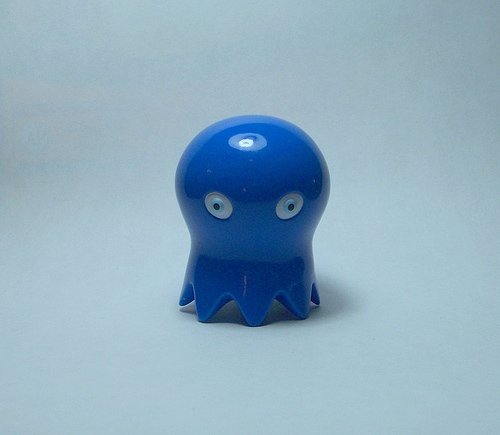 Mini Totem Doppelganger figure by Anton Ginzburg, produced by Kidrobot. Front view.
