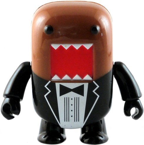 Tuxedo Domo Qee figure by Dark Horse Comics, produced by Toy2R. Front view.