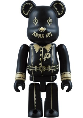 Anna Sui Be@rbrick 100%  figure by Anna Sui, produced by Medicom Toy. Front view.