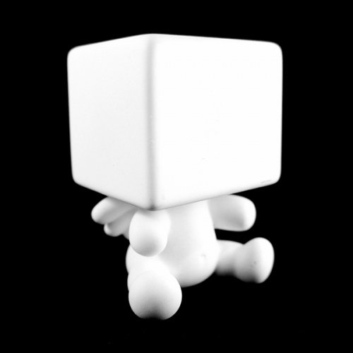 Baby Qee Angel Box figure, produced by Toy2R. Front view.