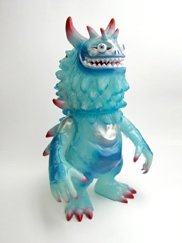Rangeas - Blue GID figure by T9G, produced by Intheyellow. Front view.