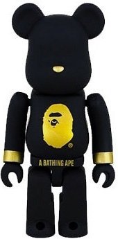 A Bathing Ape x mastermind JAPAN Be@rbrick 100% figure by Bape X Mastermind Japan, produced by Medicom Toy. Front view.