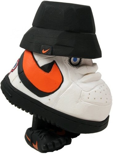 Mr Shoe - Shoework Orange figure by Michael Lau, produced by Crazysmiles. Front view.