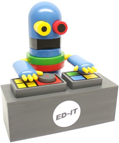 B5100Jx figure by Tesselate. Front view.