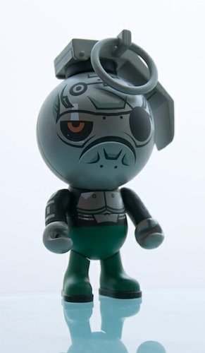 Terminade figure by Vanbeater, produced by Jamungo. Front view.