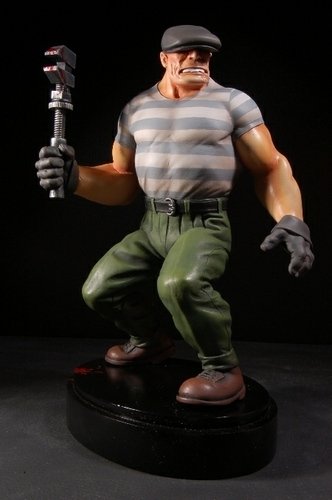 The Goon figure by Eric Powell, produced by Bowen Designs. Front view.