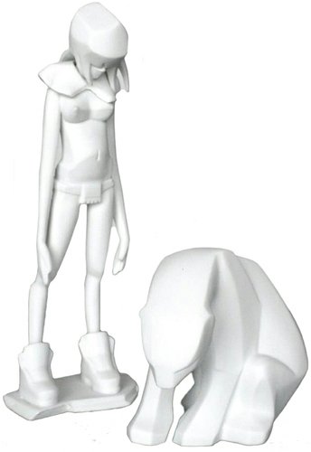 Kosplay - Porcelain figure by Ajee, produced by K.Olin Tribu. Front view.