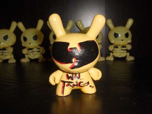 Dunny 2011 figure by Shawn Wigs, produced by Wigalisious. Front view.
