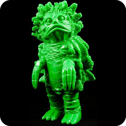 Garamon M-Pop Green version  figure, produced by Marusan. Front view.