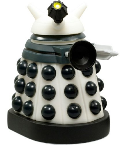 Supreme Dalek figure by Matt Jones (Lunartik), produced by Titan Merchandise. Front view.