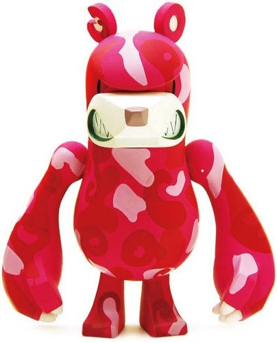 KnuckleBear （ナックルベア） - Peace Bear figure by Touma, produced by Wonderwall. Front view.