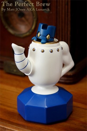 The Perfect Brew figure by Matt Jones (Lunartik). Front view.