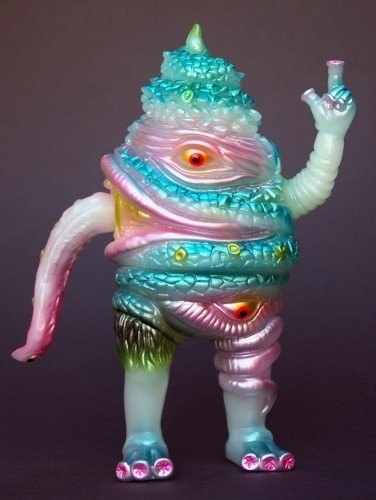 Unchiman Deuce figure by Paul Kaiju. Front view.