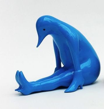 Take a rest bird in Blue figure by Parra, produced by Toykyo. Front view.
