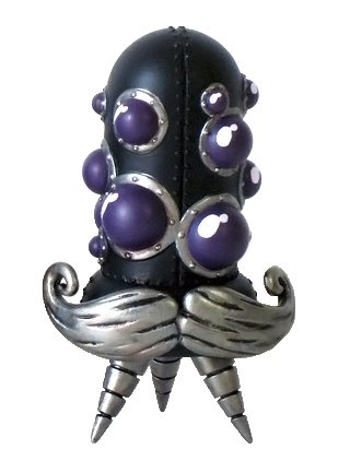 Mr. Head - Mourning  figure by Doktor A, produced by Mindstyle. Front view.
