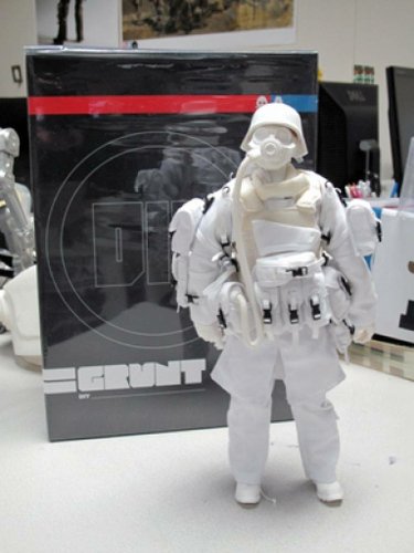 DIY Grunt figure by Ashley Wood, produced by Threea. Front view.