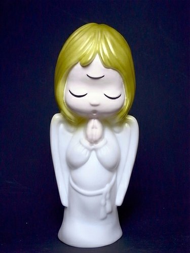 Mitari-Chan - Blonde figure, produced by Gargamel. Front view.