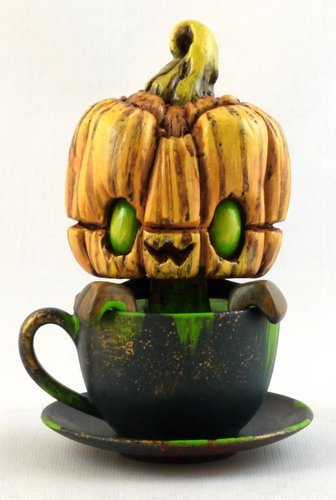 Toxik Pumpkin Tea figure by Matt Jones (Lunartik), produced by Lunartik Ltd. Front view.