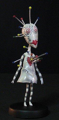 Voodoo Girl figure by Tim Burton, produced by Dark Horse. Front view.