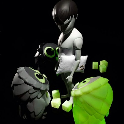 Souls Gone Mad - Tainted Ember figure by Mark Landwehr X Sven Waschk, produced by Coarsetoys. Front view.