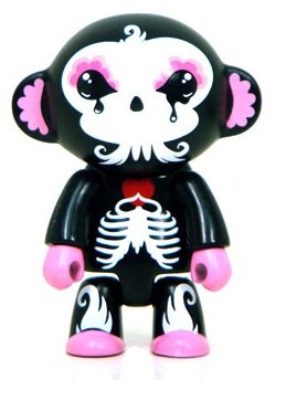 Lunabee Skelanimal Qee figure by Lunabee, produced by Toy2R. Front view.