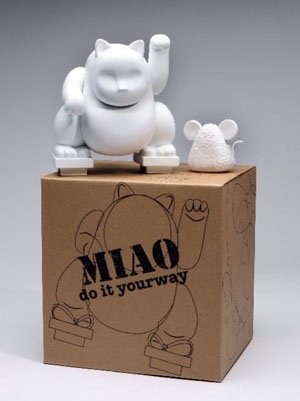 DIY Miao and Mousubi figure, produced by Zakkamono. Front view.