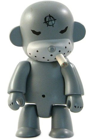 Anarqee Cool Gray 7 C Mon Qee figure by Frank Kozik, produced by Toy2R. Front view.