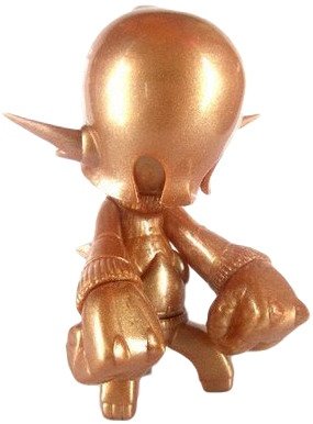 Champaign Gold figure by Kaijin. Front view.