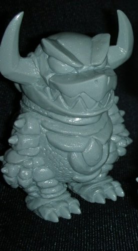 Mini Destdon figure by Touma, produced by Monstock. Front view.