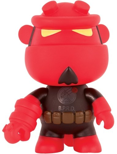 Hellboy Mini Qee figure by Mike Mignola, produced by Toy2R. Front view.