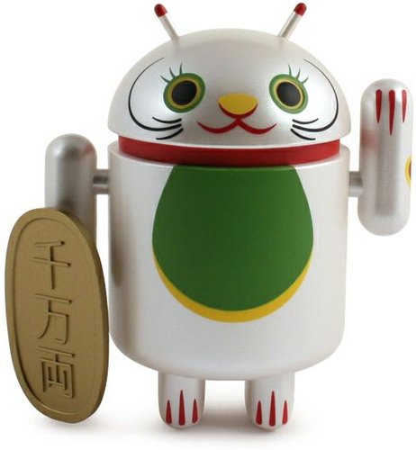 Android Lucky Cat figure by Mr. Shane Jessup, produced by Dyzplastic. Front view.