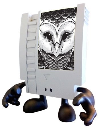 Owl figure by Hydro74, produced by Squid Kids Ink. Front view.