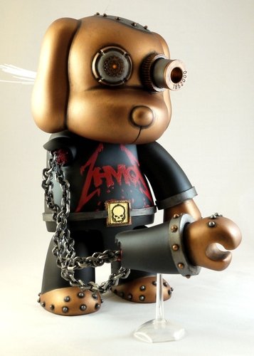 Heavy Metal Qee 6 figure by Chris Morris, produced by Toy2R. Front view.