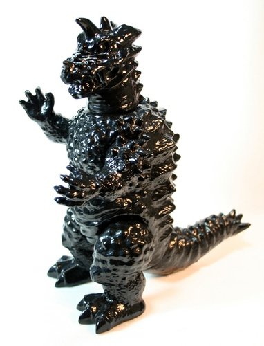 Drazoran - Unpainted Black figure by Mark Nagata X Dream Rocket, produced by Max Toy Co.. Front view.