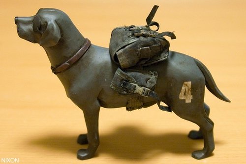circle of labs dog 4 figure by Ashley Wood, produced by Threea. Front view.