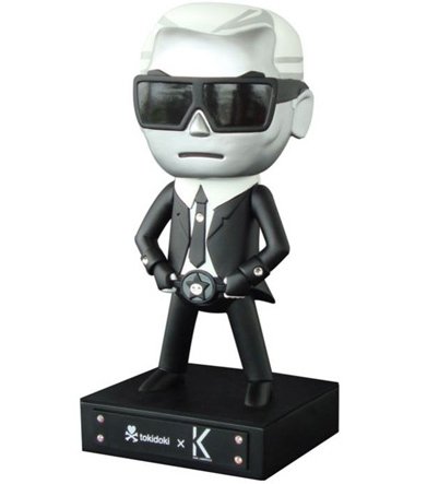 Mini Karl Lagerfeld figure by Simone Legno (Tokidoki), produced by Tokidoki. Front view.