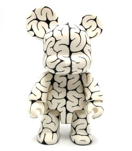 Brain Pattern - White GID Edition figure by Emilio Garcia, produced by Toy2R. Front view.