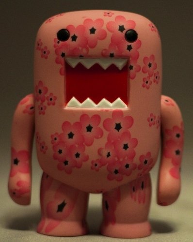 Pink Star Blossom Domo figure, produced by Dark Horse. Front view.