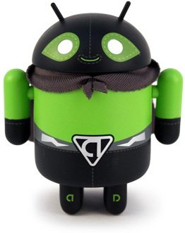 Android - El Poderoso figure by Andrew Bell, produced by Dyzplastic. Front view.