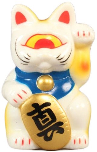 Mini Fortune Cat - White w/ Red & Yellow Eye figure by Mori Katsura, produced by Realxhead. Front view.