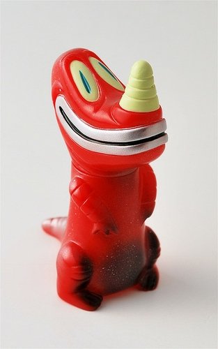 Small Pollard - Red figure by Tim Biskup, produced by Gargamel. Front view.