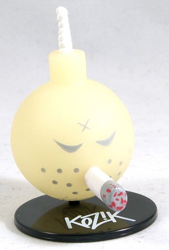 GID Bomb figure by Frank Kozik, produced by Toy2R. Front view.