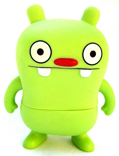 Jeero figure by David Horvath, produced by Pretty Ugly Llc.. Front view.